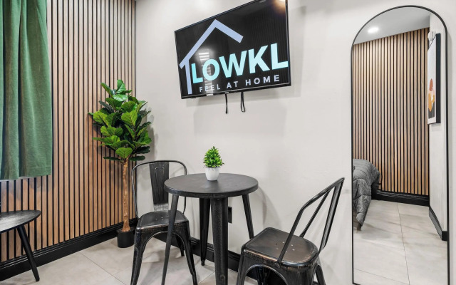 Baybreeze Apartments by Lowkl