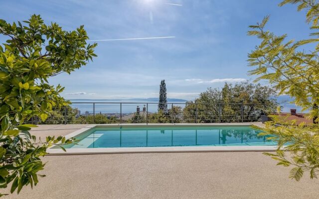 Pool And Garden Apartment Happy Sound