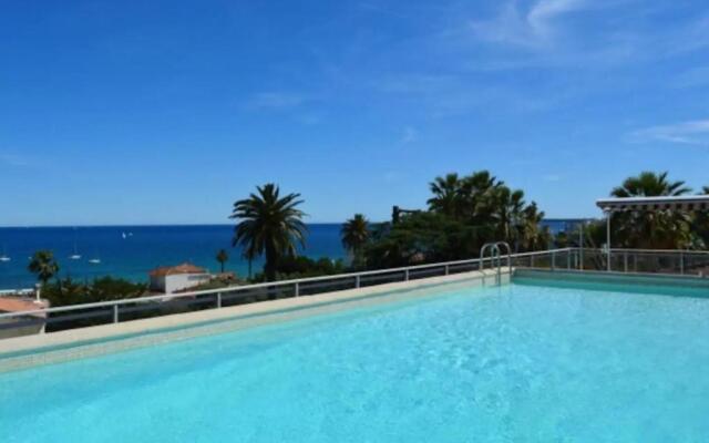 Apt Golfe Juan - 5min des plages - Parking privée - Piscine Rooftop