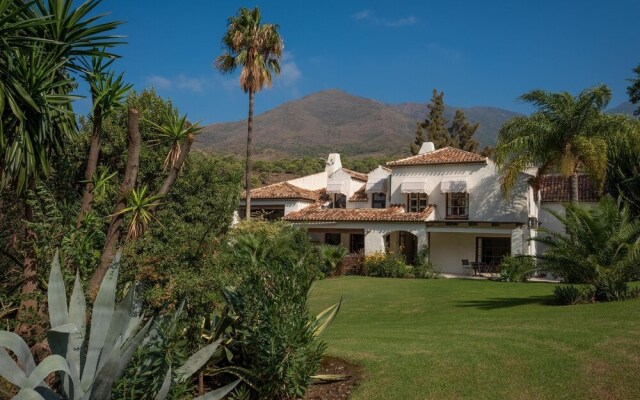 Opulent Villa in Casares With Luxurious Pool House & Jacuzzi