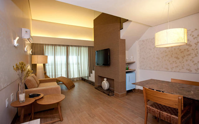 Carmel Charme Resort