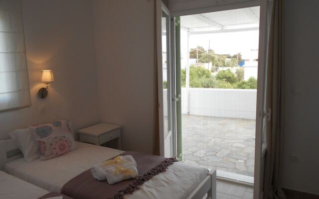 Dahlia Apartments and Studios