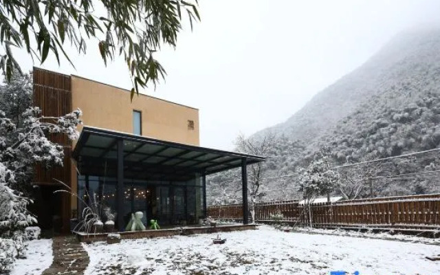 Qianlu Xiangju Hostel