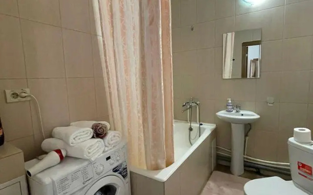 Gold Apart (Gold Apart) on the University Embankment 46