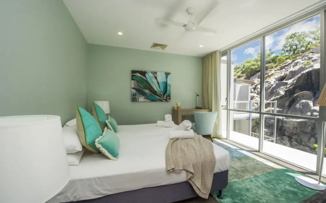 1 Bright Point Apartment 1504