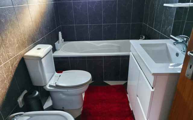 Esposende Charming Villa With Garden