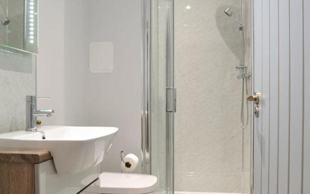 Grosvenor House APT 2