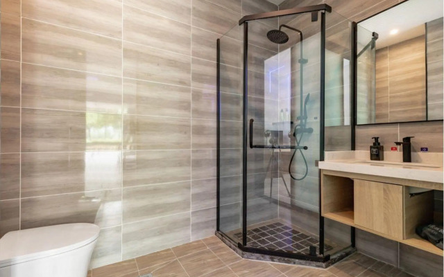 Hefei Les Theme Hotel