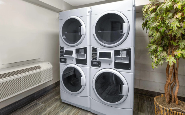 Travelodge by Wyndham Madison Heights MI