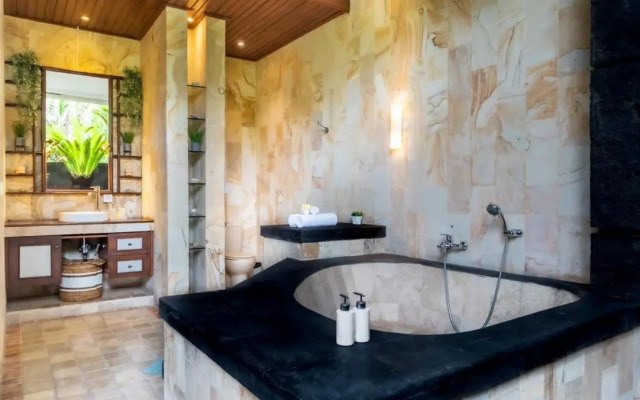 Villa Tunjung Batubelig 4 bedrooms