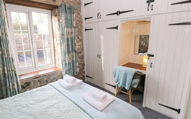 8 Rogeston Cottages