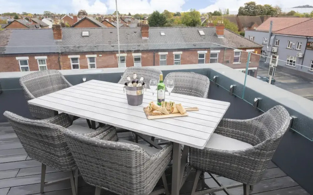 Elliot Oliver - Stunning 3 Bedroom Penthouse With Large Terrace And Parking