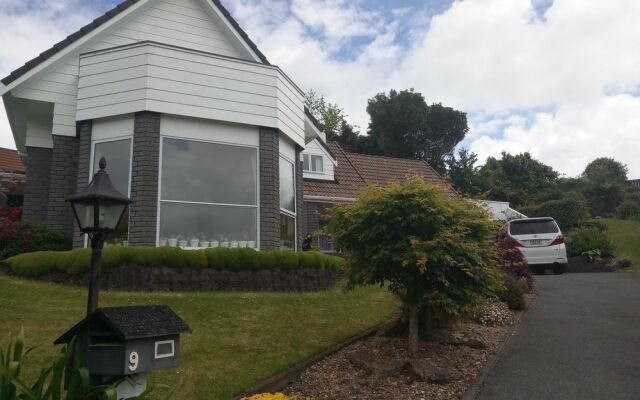 Foodora Lake View Bed  Breakfast