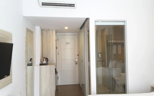 Front One Akshaya Hotel Karawang