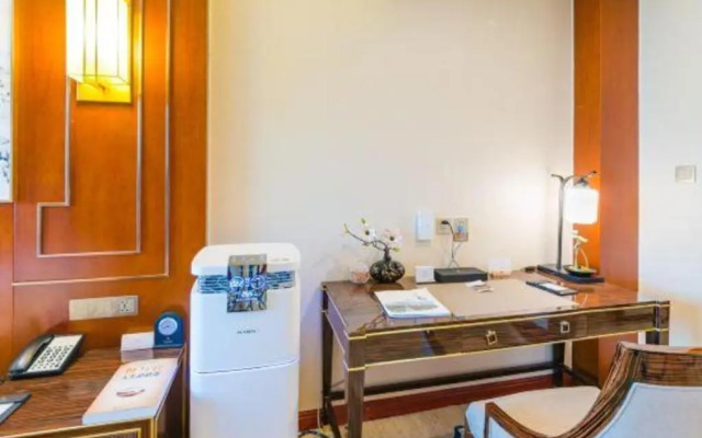 Yun-Ray Hotel