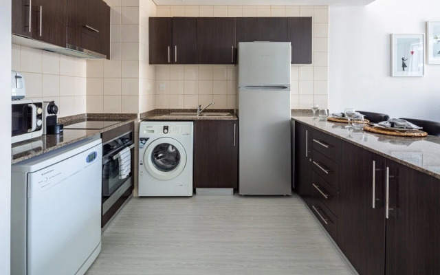 Panoramic 1BR Apartment In Dubai Marina