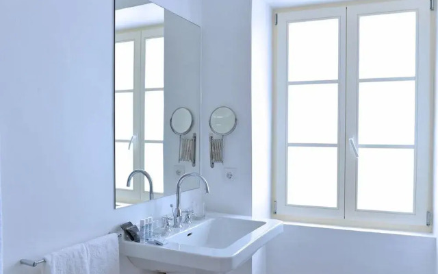 The Noble House Suites & Apartments