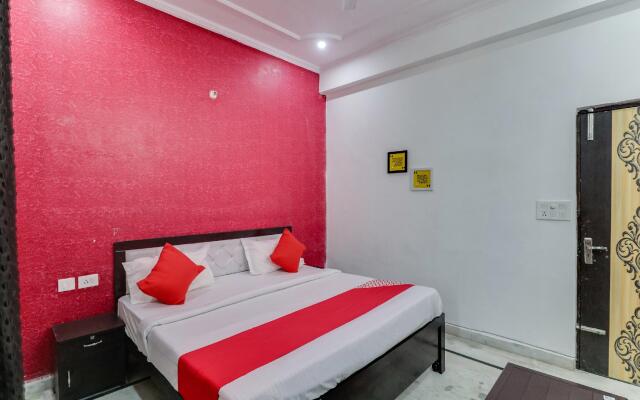 Vaccinated Staff- OYO 79428 Saanj Bnb