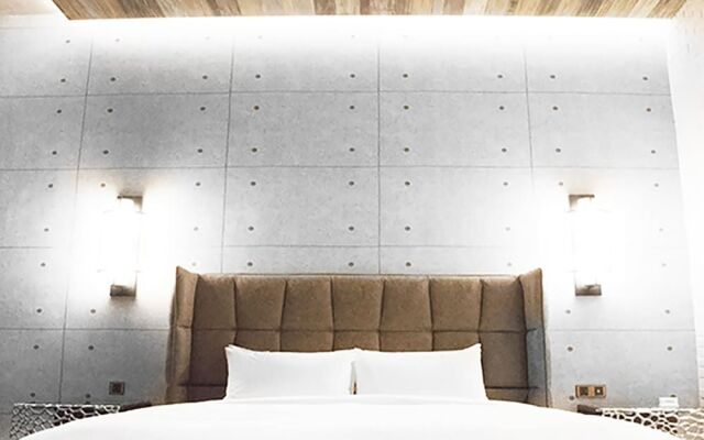 Royal Group Motel Feng Shan Branch