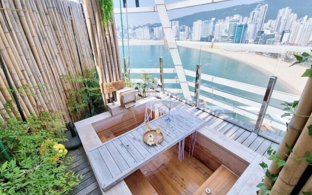 The Bay Club Hotel