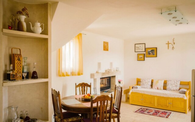 Eco Holiday House, Private Land of 11k sq. Meters!