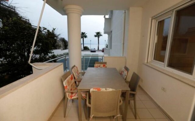 "beachfront Sion Sarande Apartment"
