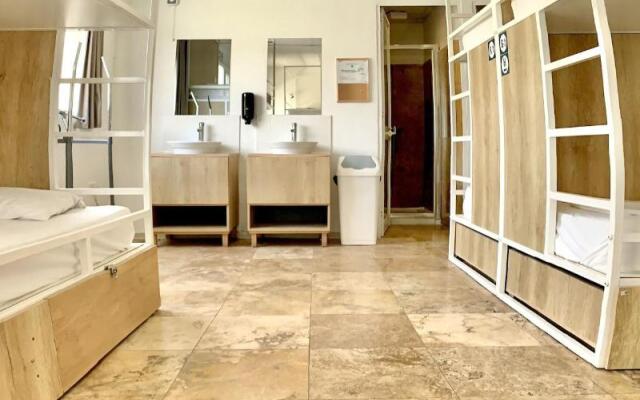 Follow the Sun Boutique Hostel - Pool, Breakfast & Sea Views