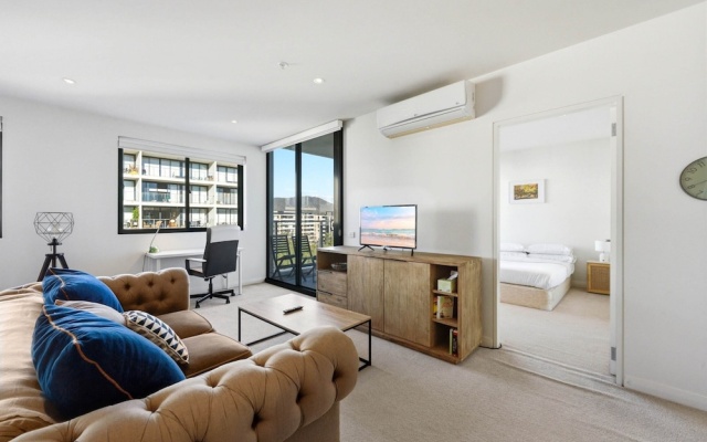 Charming 2BR Apartment Near Canberra's Attractions – Guest Rooms – Lyneham
