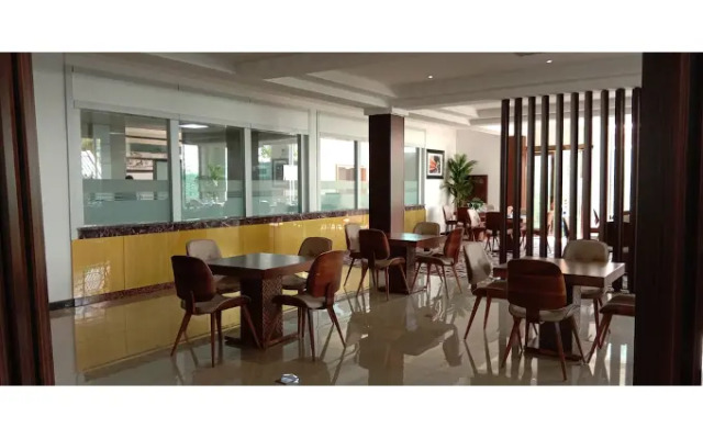 Summerset Continental Hotel By Usuma