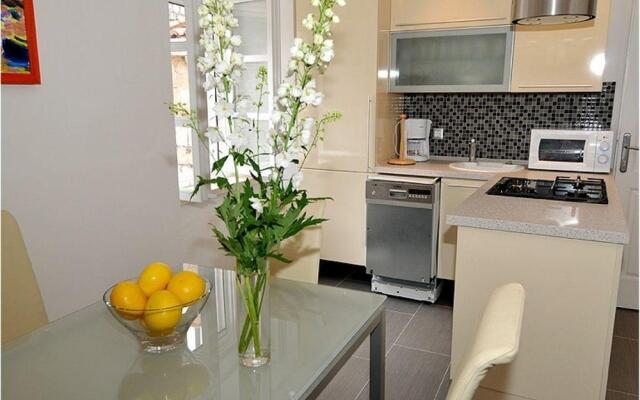 Steps Old Town Apartments by Irundo