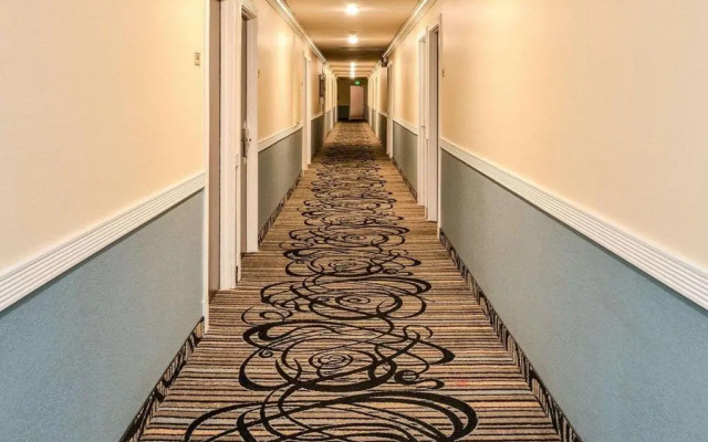 Days Inn Kent - Meeker St.