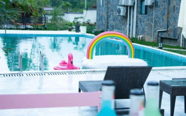 Anji Qingyun Mountain Residence, Cloud Grassland Light Luxury Pool Designer Resort