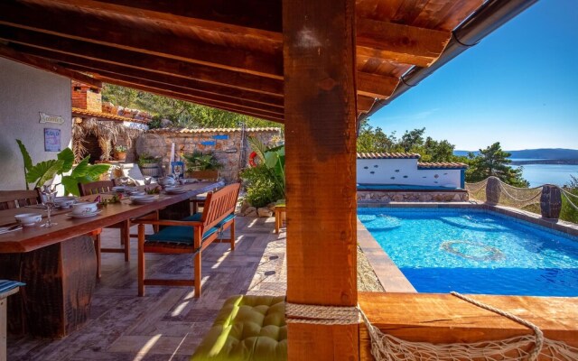 Beautiful Home in Dramalj With Wifi and 2 Bedrooms