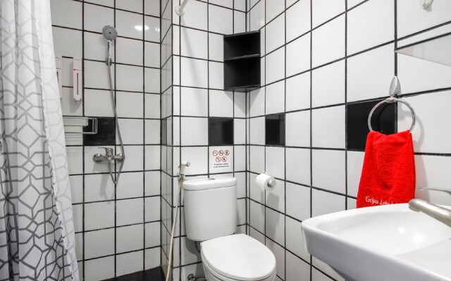 RedDoorz Plus near RS Fatmawati 2