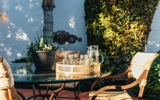 Fly With Me by AvantStay