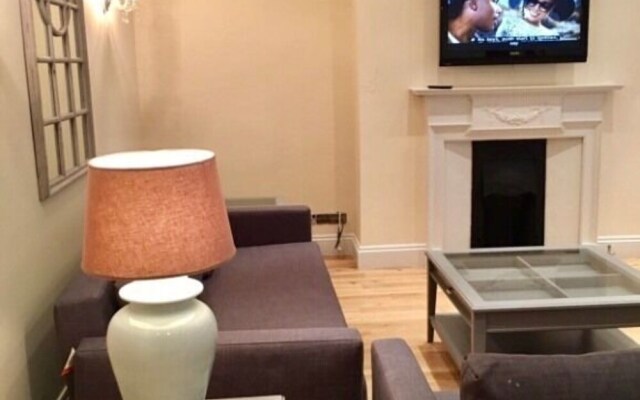 2 Bedroom Apartment Earl's Court