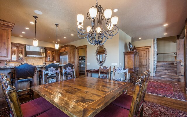 Blacktail Lodge - Five Bedroom Home