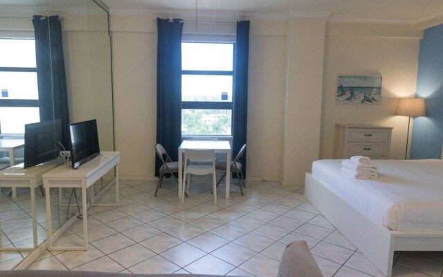 778 Studio Apartment Hollywood