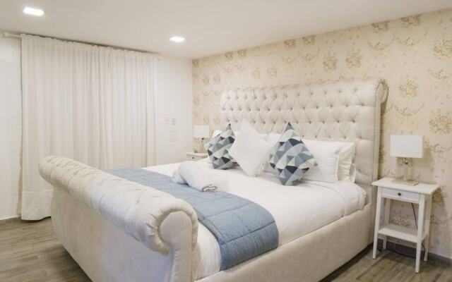 8-bdr Penthouse With A Private Rooftop & Jacuzzi
