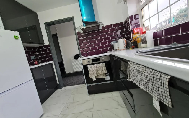 2-bed House Bungalow in Bristol