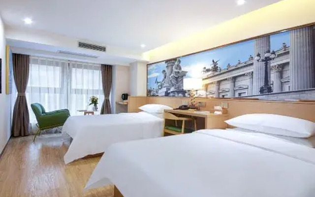 Vienna 3 Best Hotel (Chongqing Jiangbei Airport Sunac Central Plaza)
