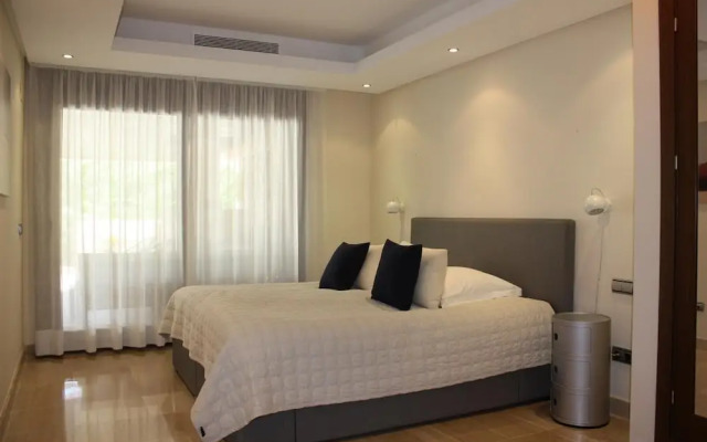 Private Pool Apartment Near Beach