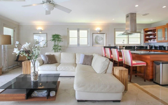 Beachfront luxury modern 2-bed apt with pool by BSL Rentals