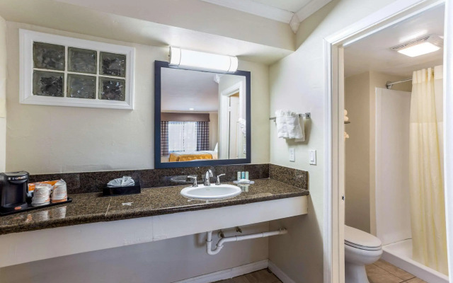 Mount Vernon Inn Escondido Downtown