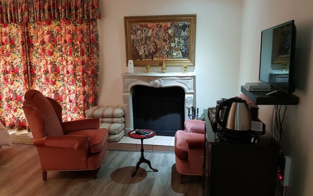 Sherwood's Country House