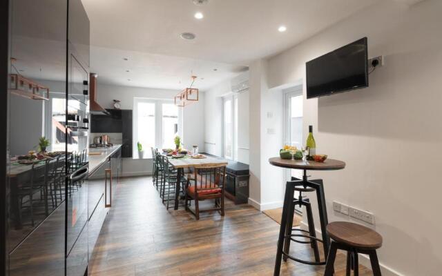 Courcy Road - 7 bedroom - sleeps up to 22