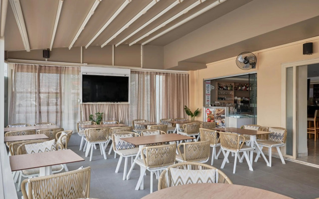 Acropolis Apartments