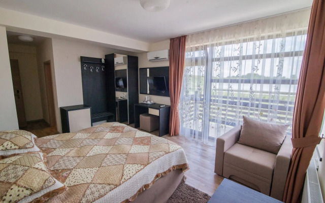 Armonia by Aristocratis