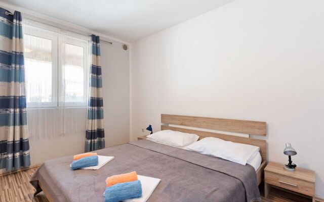 Quaint Apartment in Vir near Sea