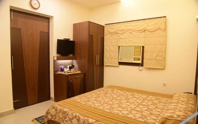 Hotel Cresent Near Assi Ghat